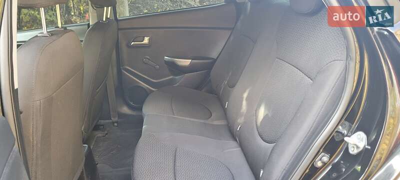 Седан Kia Rio 2011 в Днепре