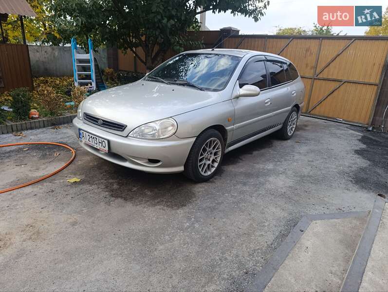 Универсал Kia Rio 2002 в  фото Универсал Kia Rio 2002 в
