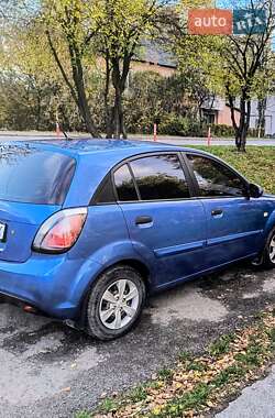 Хэтчбек Kia Rio 2009 в  фото 2 Хэтчбек Kia Rio 2009 в