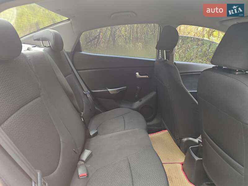 Седан Kia Rio 2012 в Киеве фото 20 Седан Kia Rio 2012 в Киеве