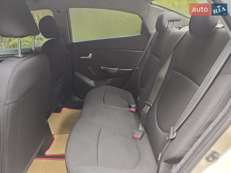 Седан Kia Rio 2012 в Киеве фото 37 Седан Kia Rio 2012 в Киеве