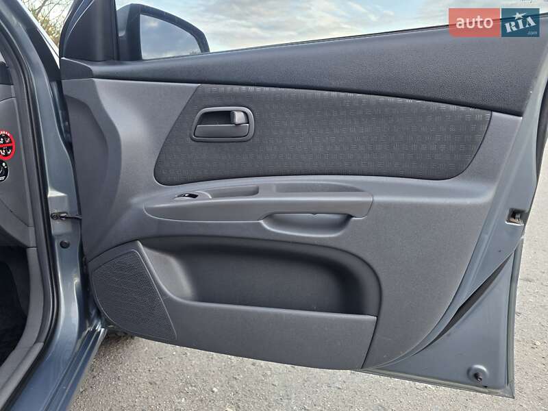 Седан Kia Rio 2006 в Хмельницькому