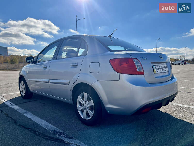 Седан Kia Rio 2010 в Запоріжжі