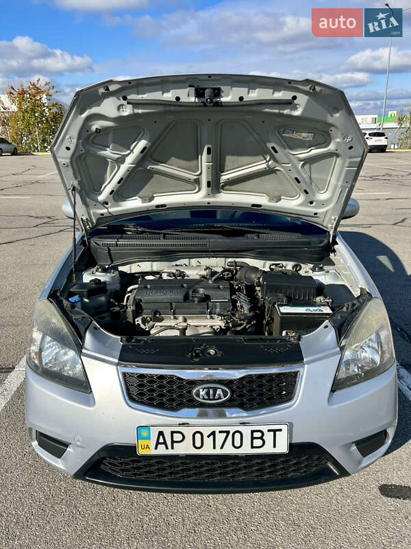 Седан Kia Rio 2010 в Запоріжжі