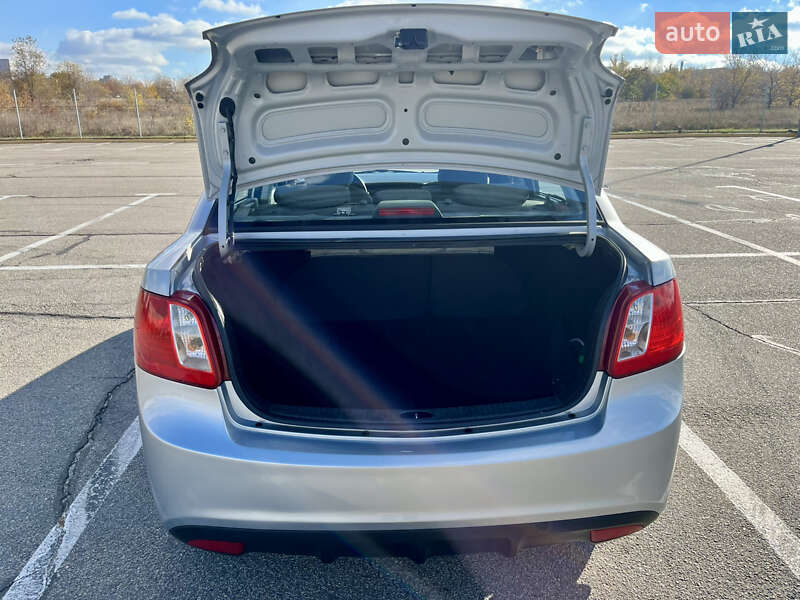 Седан Kia Rio 2010 в Запоріжжі