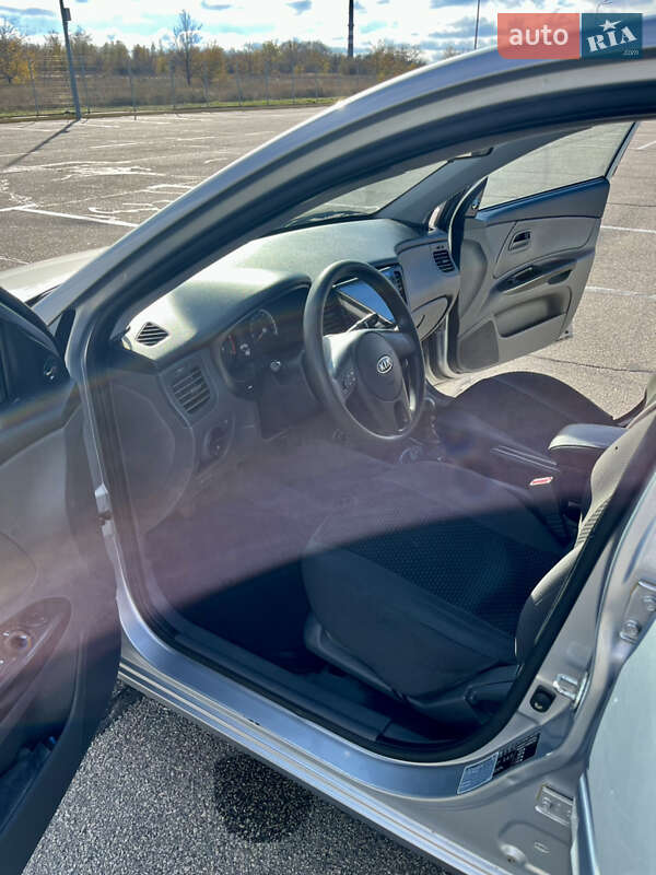 Седан Kia Rio 2010 в Запоріжжі