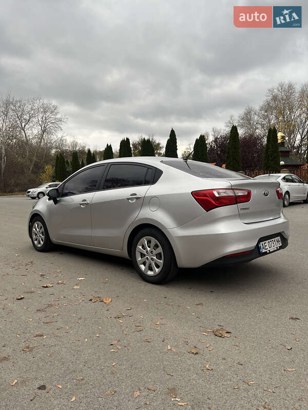 Седан Kia Rio 2015 в Днепре