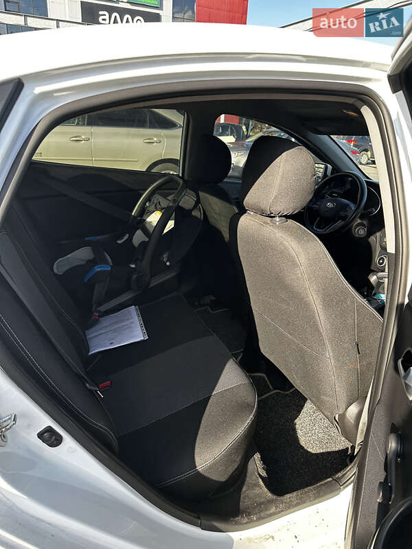 Седан Kia Rio 2013 в Киеве фото 4 Седан Kia Rio 2013 в Киеве