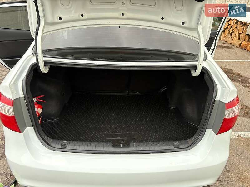 Седан Kia Rio 2012 в Харкові