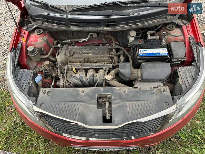 Хэтчбек Kia Rio 2012 в Полтаве
