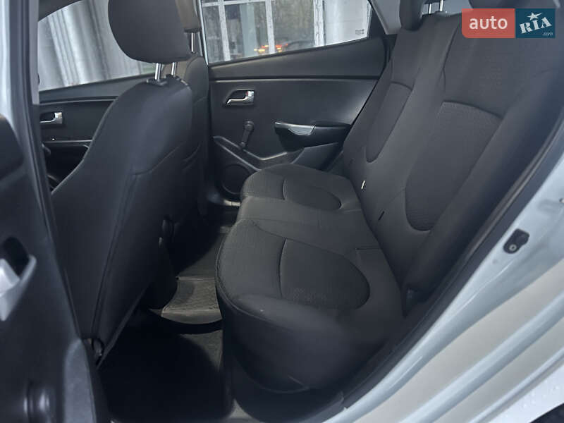 Седан Kia Rio 2012 в Николаеве