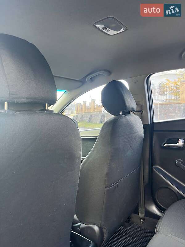 Седан Kia Rio 2012 в Полтаве