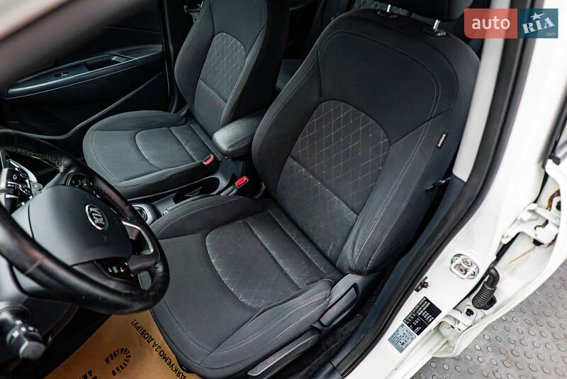 Седан Kia Rio 2016 в Киеве фото 9 Седан Kia Rio 2016 в Киеве