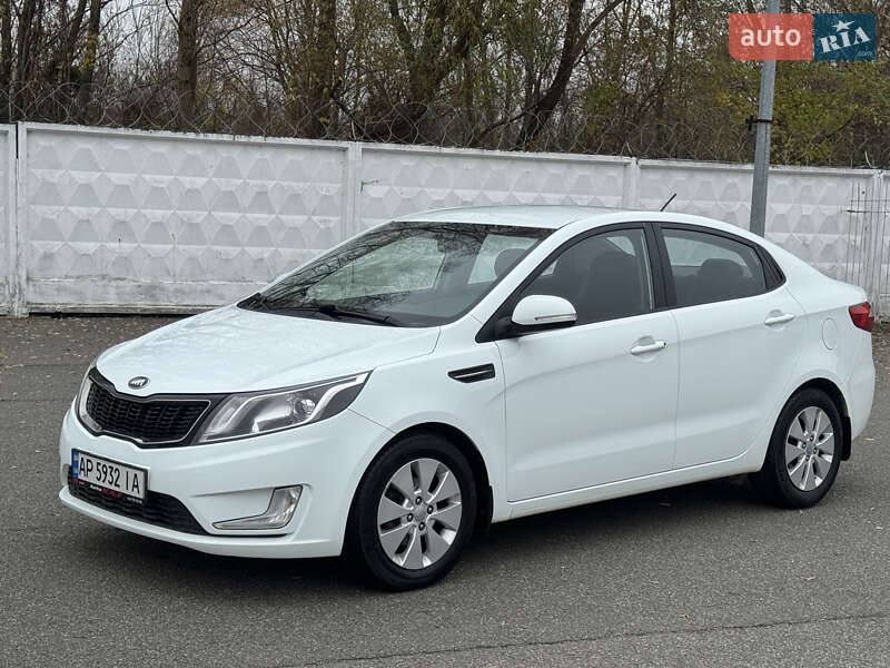 Седан Kia Rio 2014 в Киеве фото 3 Седан Kia Rio 2014 в Киеве