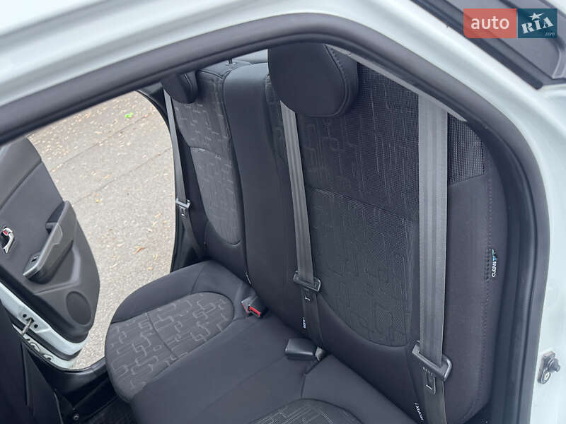 Седан Kia Rio 2014 в Киеве фото 16 Седан Kia Rio 2014 в Киеве