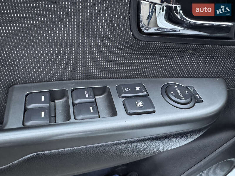 Седан Kia Rio 2014 в Киеве фото 36 Седан Kia Rio 2014 в Киеве