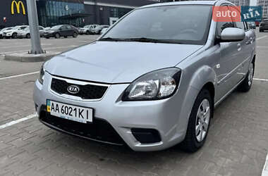 Седан Kia Rio 2011 в Києві