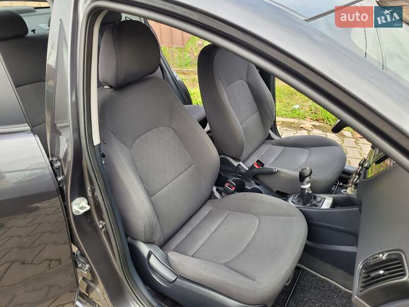 Седан Kia Rio 2016 в Ивано-Франковске