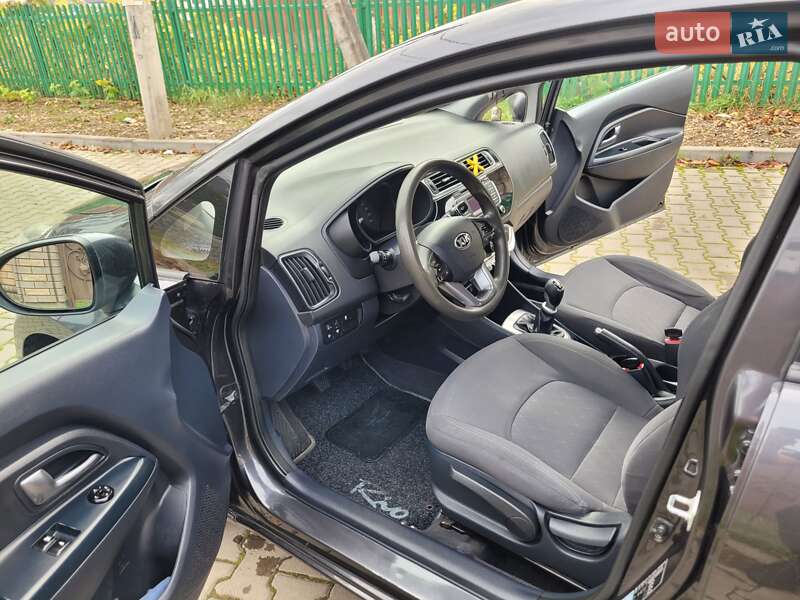 Седан Kia Rio 2016 в Ивано-Франковске