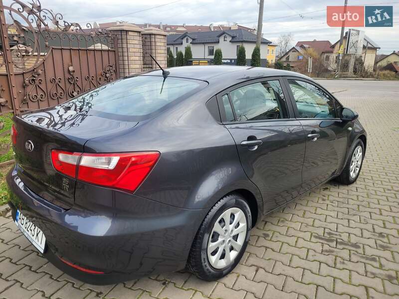 Седан Kia Rio 2016 в Ивано-Франковске