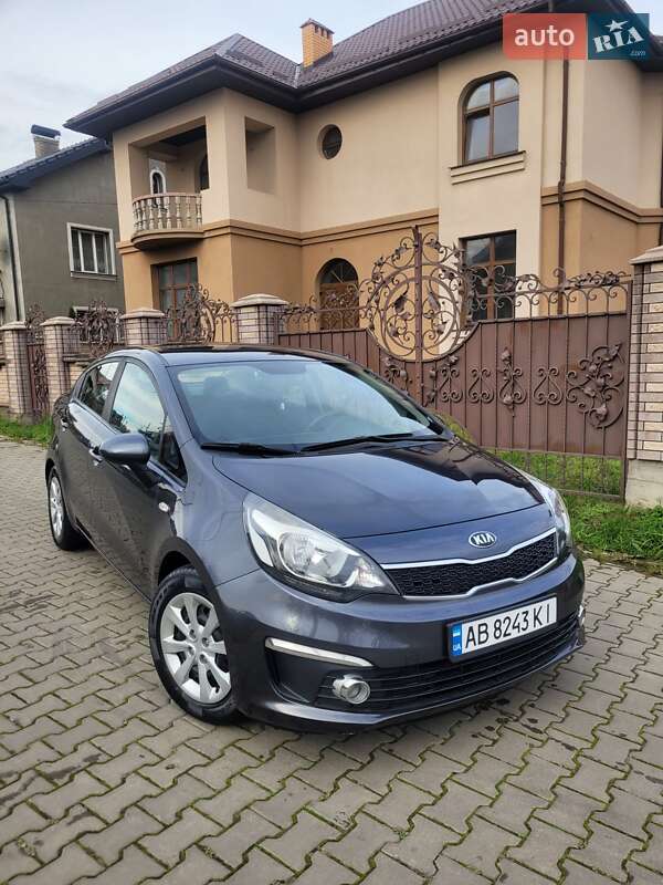 Седан Kia Rio 2016 в Ивано-Франковске
