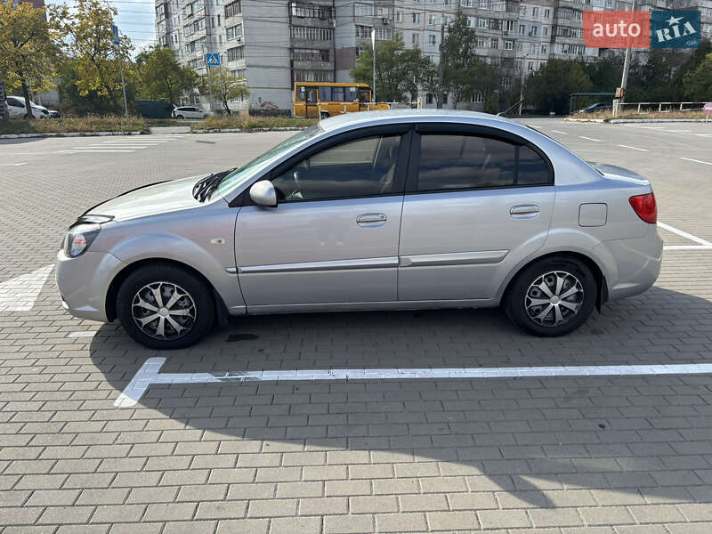 Седан Kia Rio 2011 в Сумах