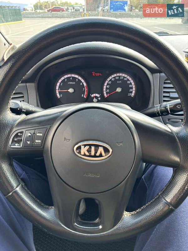 Седан Kia Rio 2011 в Сумах