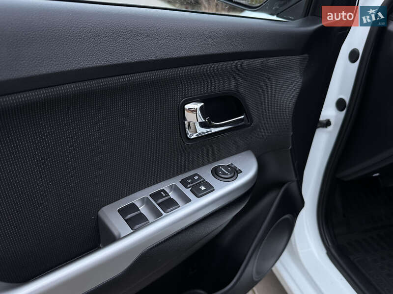 Хэтчбек Kia Rio 2012 в Одессе