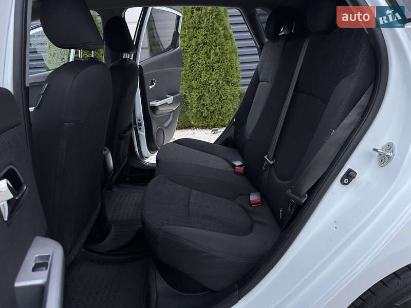 Хэтчбек Kia Rio 2012 в Одессе