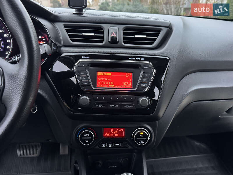 Хэтчбек Kia Rio 2012 в Одессе