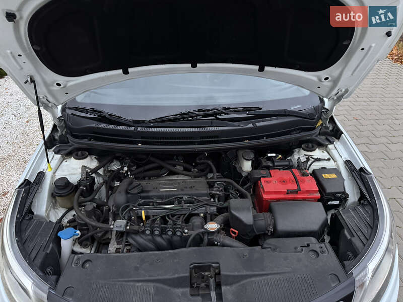 Хэтчбек Kia Rio 2012 в Одессе