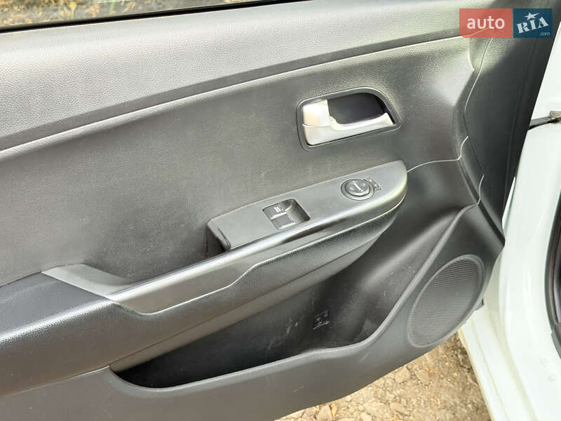 Седан Kia Rio 2013 в Харькове фото 8 Седан Kia Rio 2013 в Харькове