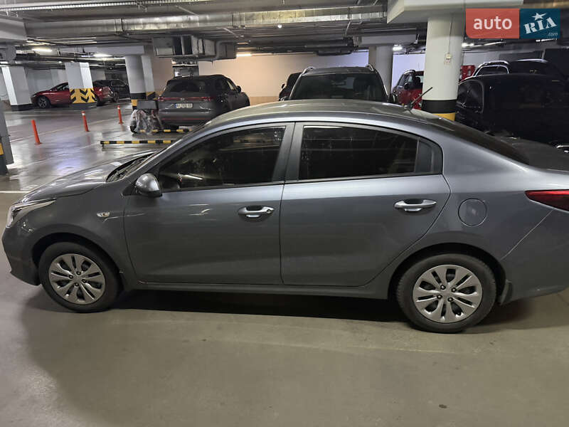 Седан Kia Rio 2018 в Киеве