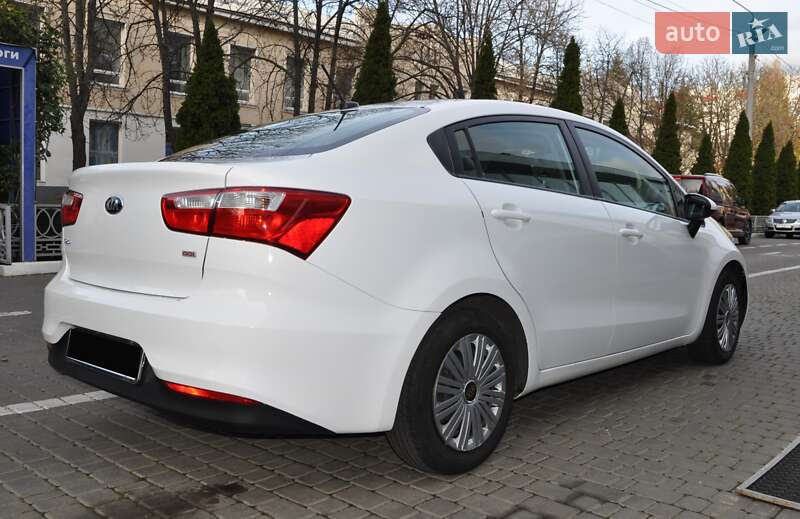 Седан Kia Rio 2017 в Одессе