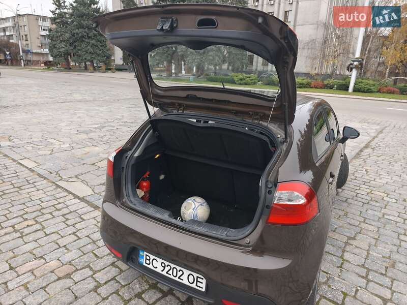Хэтчбек Kia Rio 2012 в Кременчуге