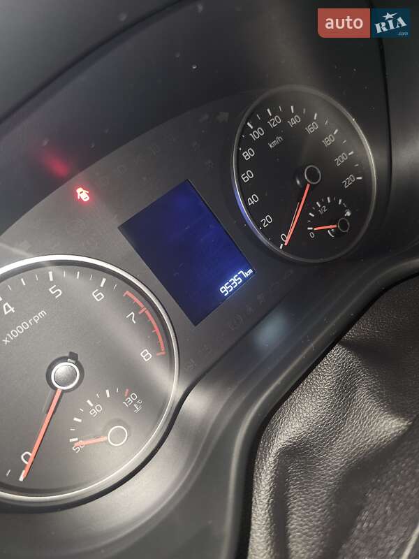 Седан Kia Rio 2018 в Киеве