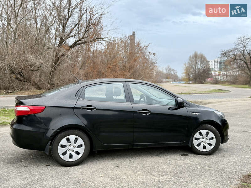 Седан Kia Rio 2013 в Днепре