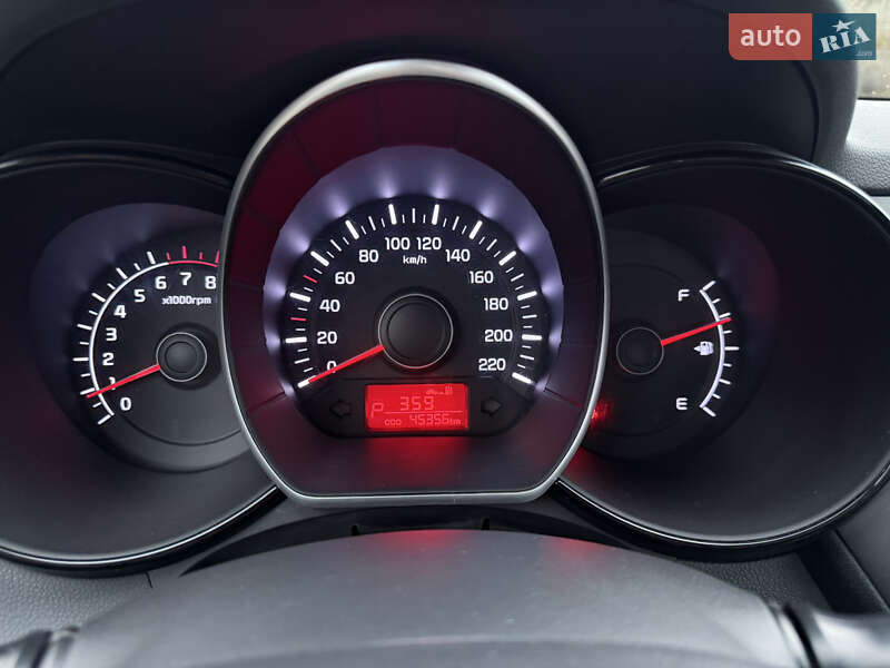 Седан Kia Rio 2013 в Днепре