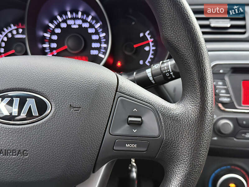 Седан Kia Rio 2013 в Днепре