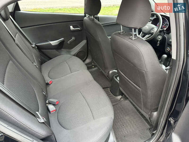 Седан Kia Rio 2013 в Днепре