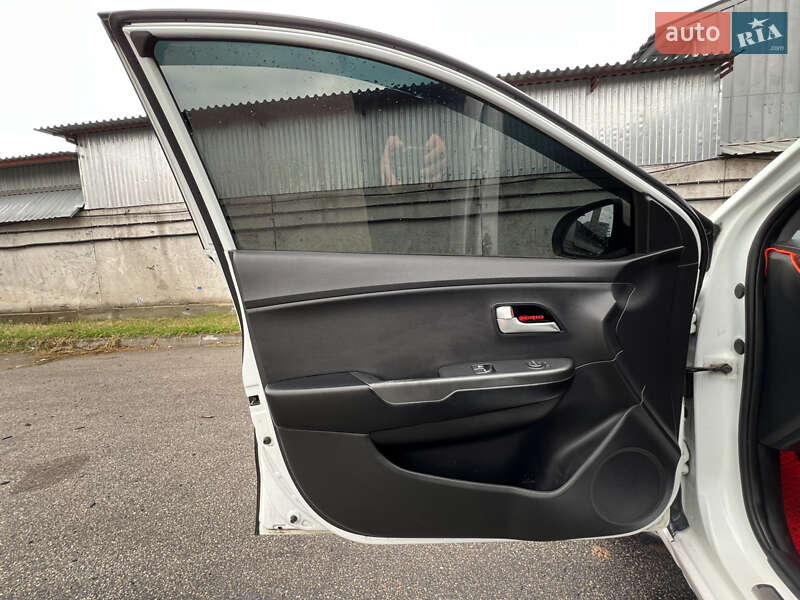 Седан Kia Rio 2013 в Києві фото 8 Седан Kia Rio 2013 в Києві