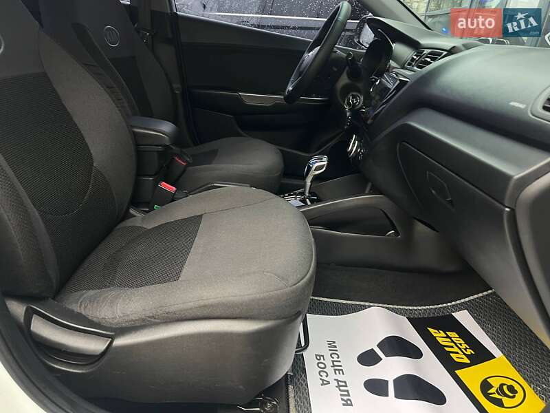 Седан Kia Rio 2012 в Ивано-Франковске