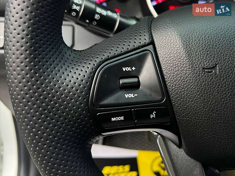 Седан Kia Rio 2012 в Ивано-Франковске