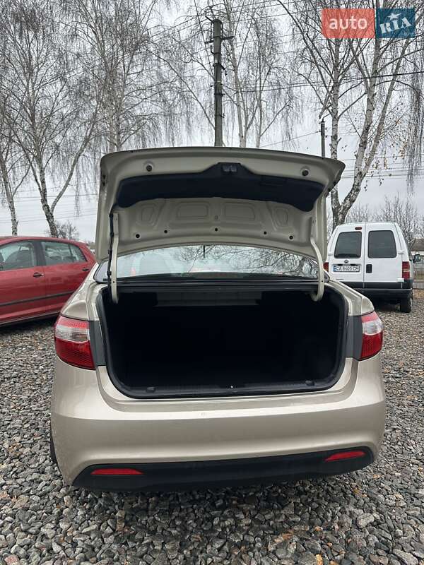 Седан Kia Rio 2012 в Смеле