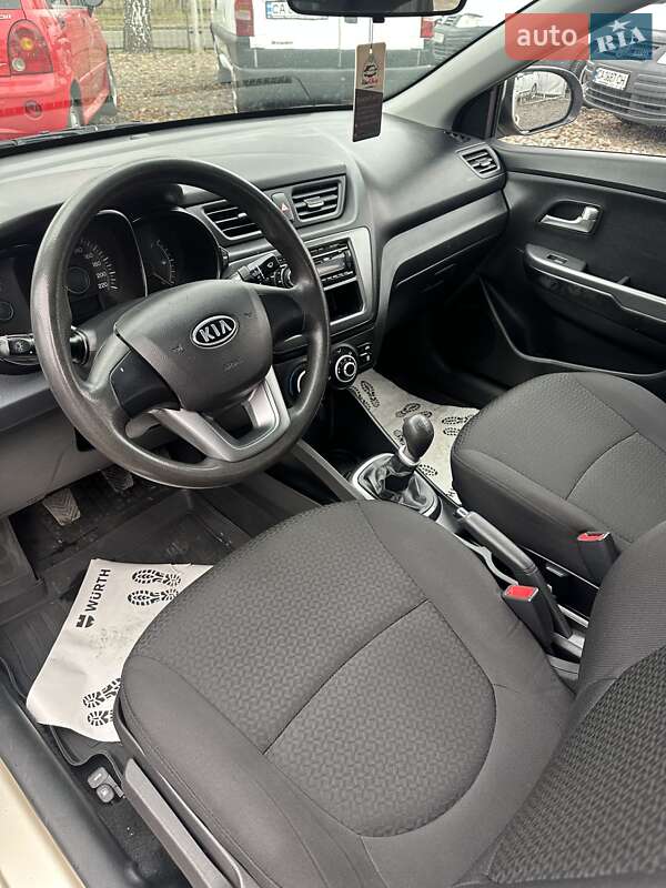 Седан Kia Rio 2012 в Смеле