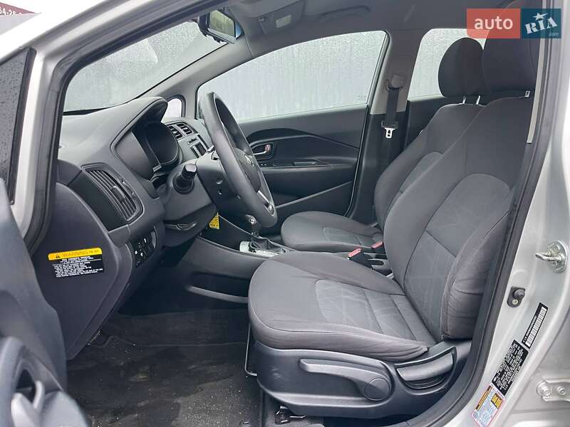 Хэтчбек Kia Rio 2012 в Киеве