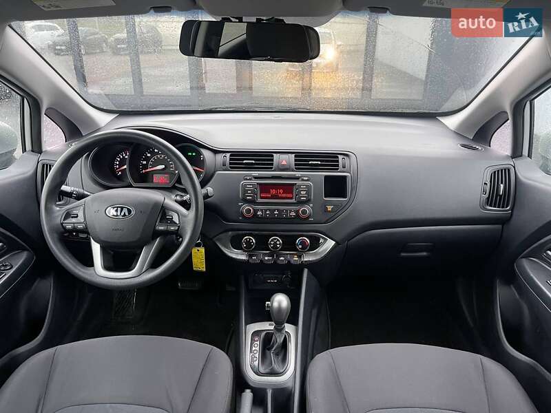 Хэтчбек Kia Rio 2012 в Киеве