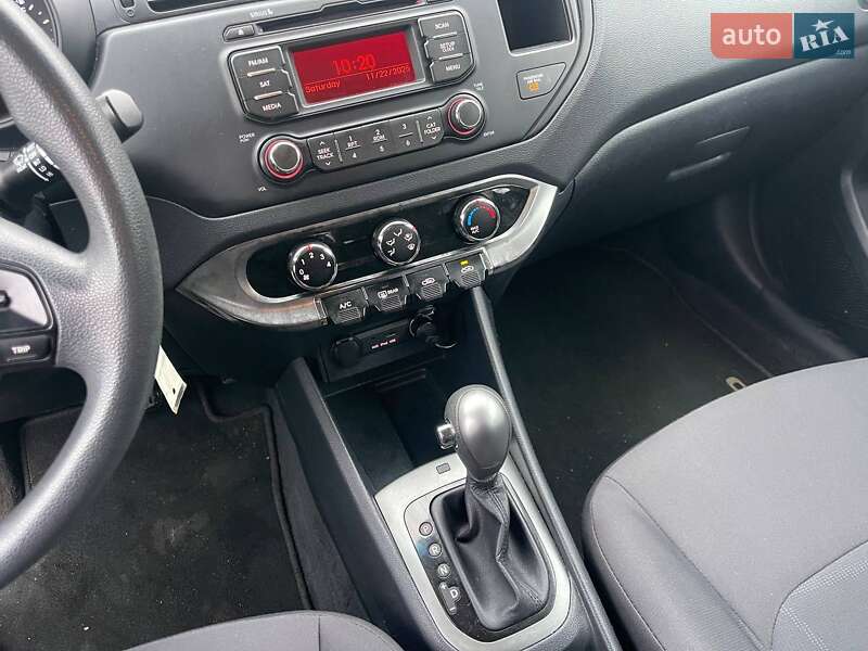 Хэтчбек Kia Rio 2012 в Киеве