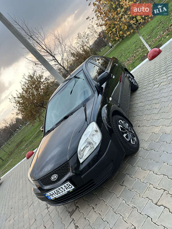 Седан Kia Rio 2006 в Измаиле
