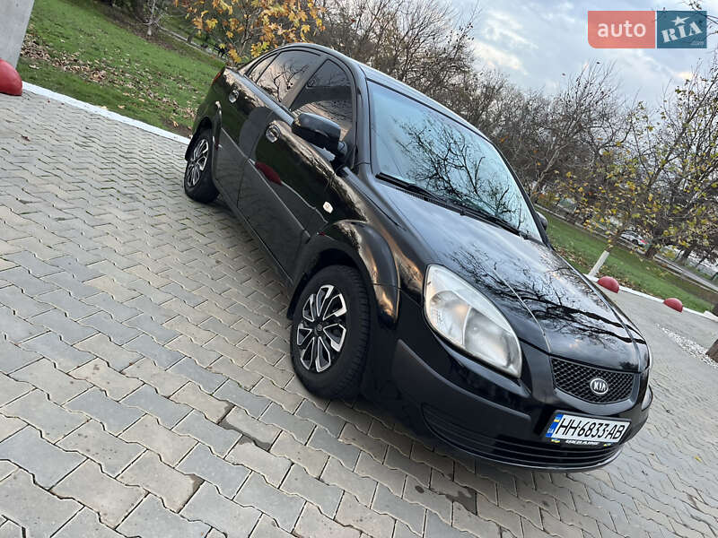Седан Kia Rio 2006 в Измаиле